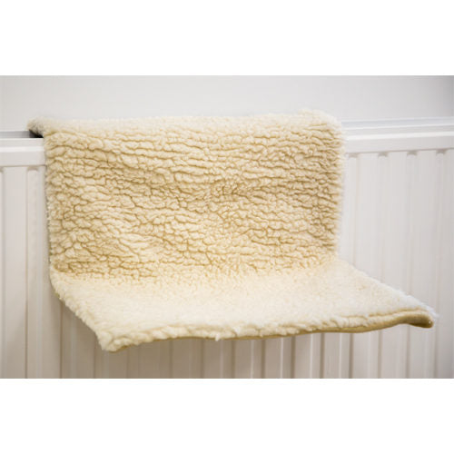  Beeztees Sheepskin Radiator Hammock